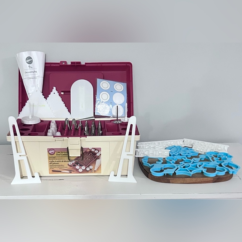 Wilton Cake Decorating Tool Caddy with Tips, Flower Nails & More